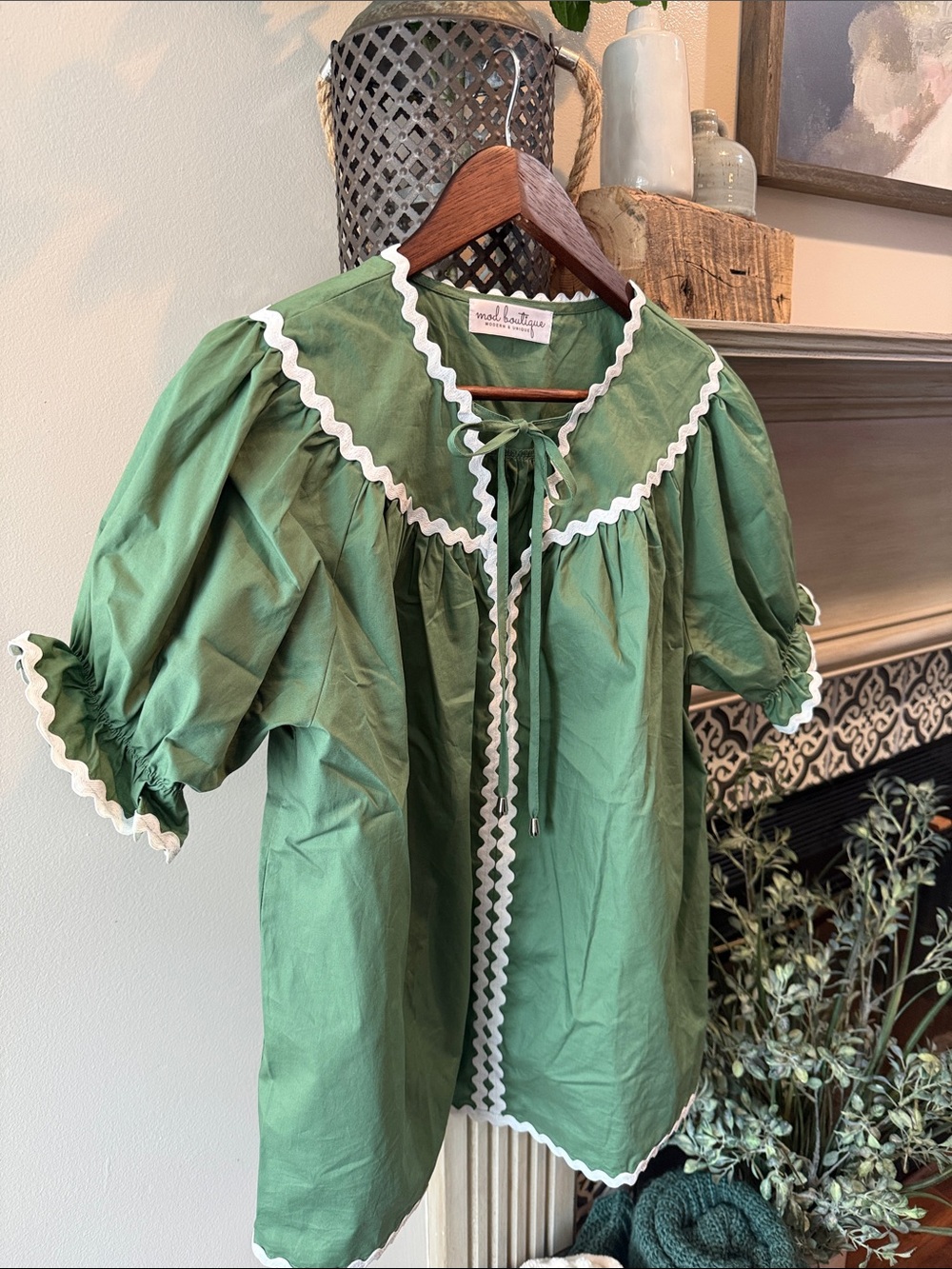 Mad Boutiques Green Puff-Sleeve Blouse with White Rickrack Trim NWOT - Picture 5 of 13